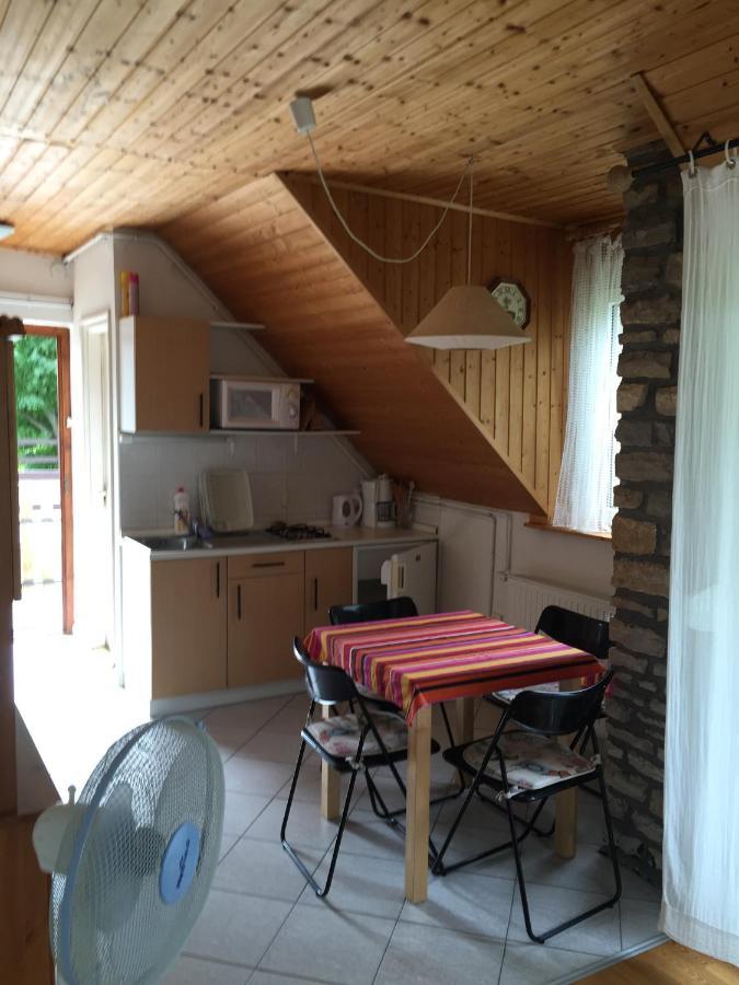 Siraly Apartman Balatonfuzfo Exterior photo